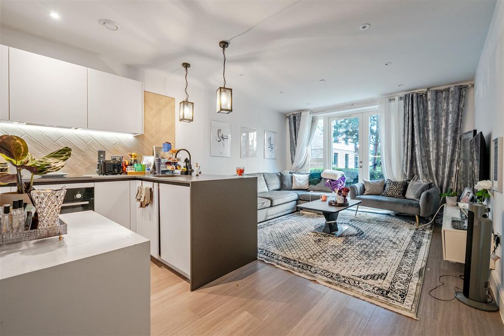 Property photo 2 of 10 Open Plan