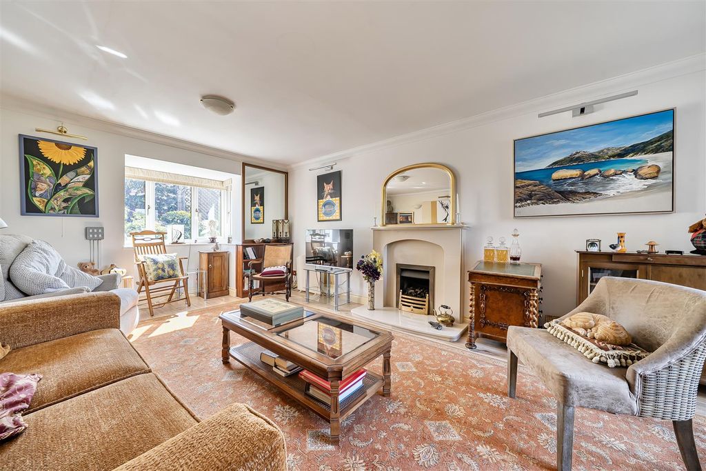 Property photo 3 of 18 Sitting Room