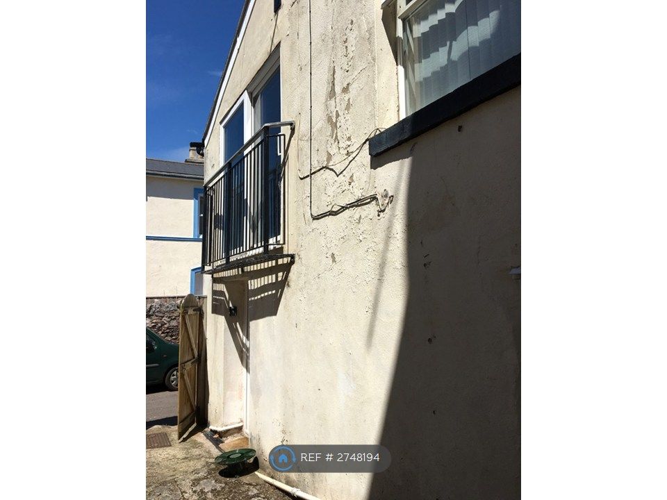 Property photo 2 of 9 Yard, With Bedroom Window And Juliette Balcony
