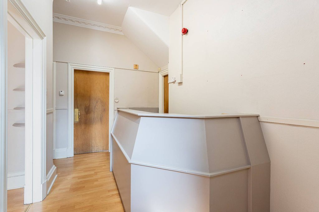 Property photo 3 of 28