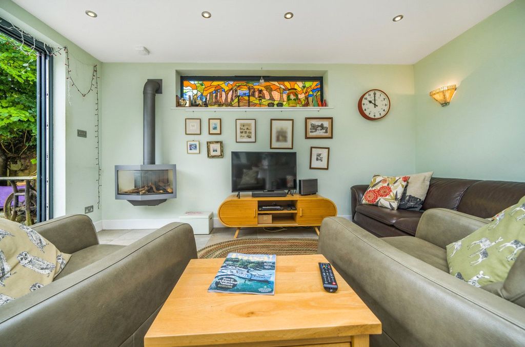 Property photo 3 of 17 998650 (2).Jpg