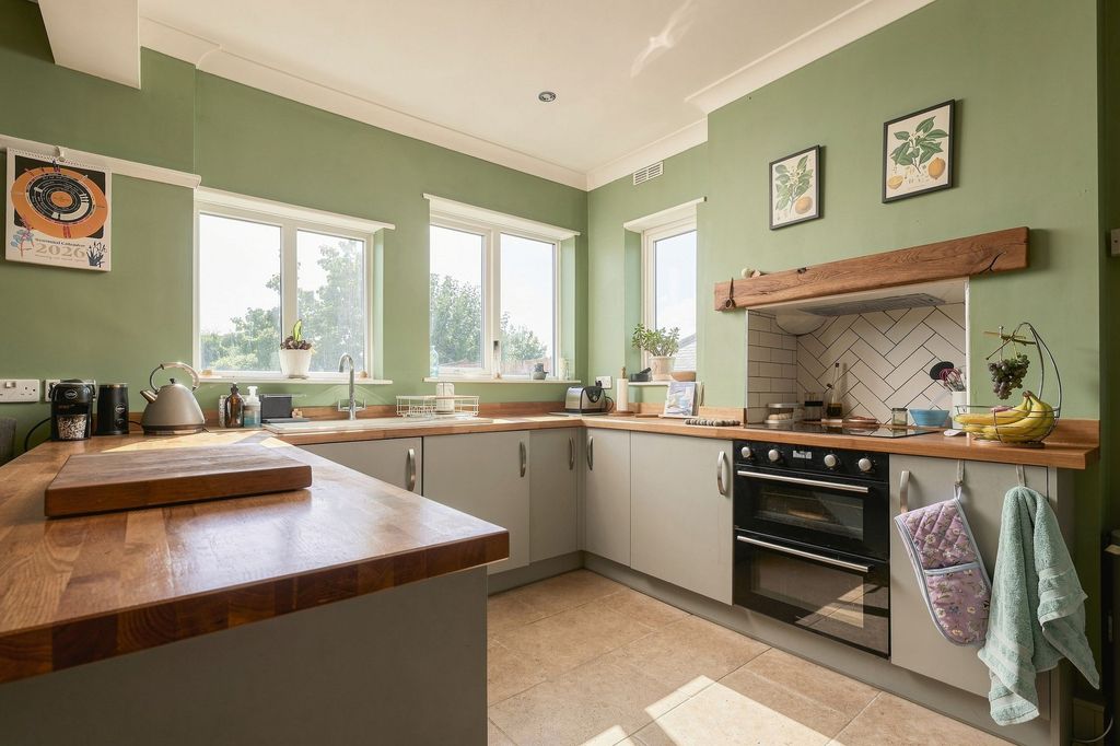 Property photo 2 of 35