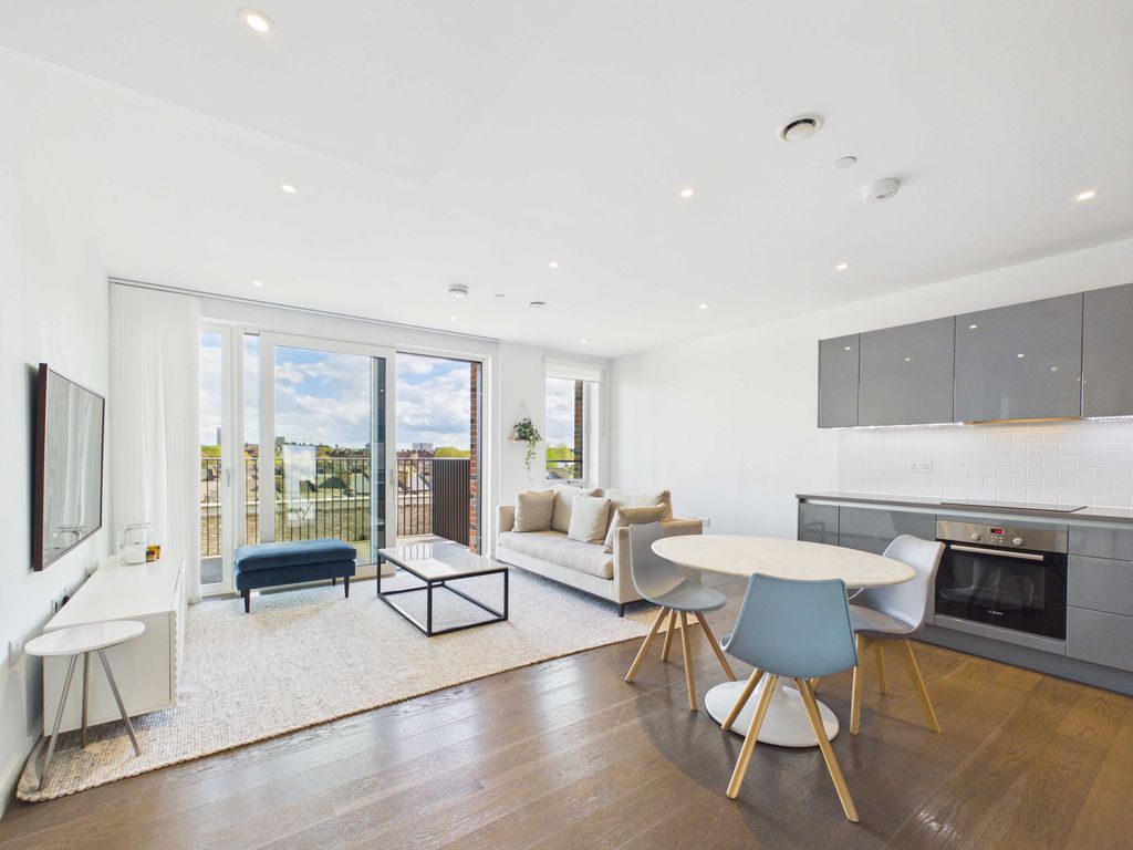 Property photo 1 of 20 Cam03741G0-Pr0163-Still032