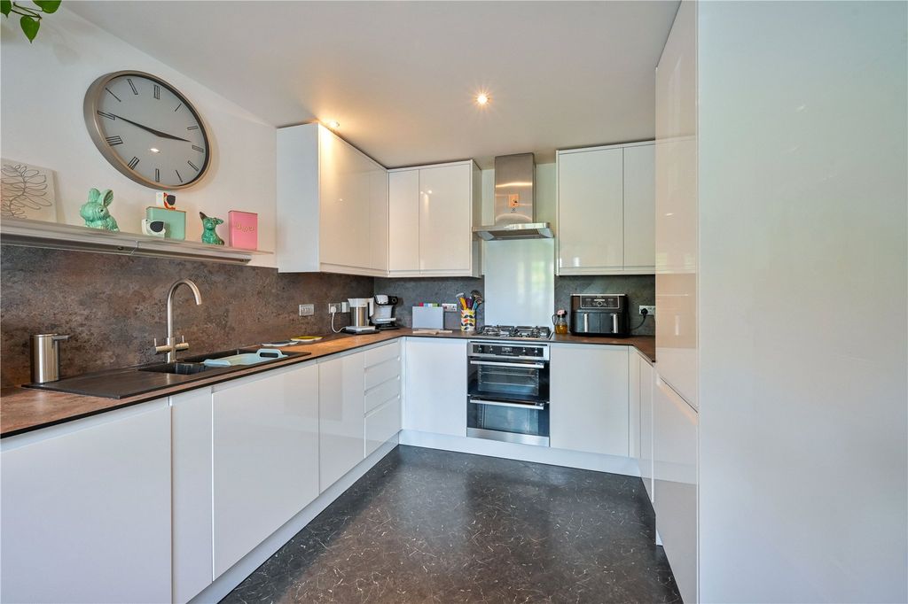 Property photo 2 of 25 Picture No. 06