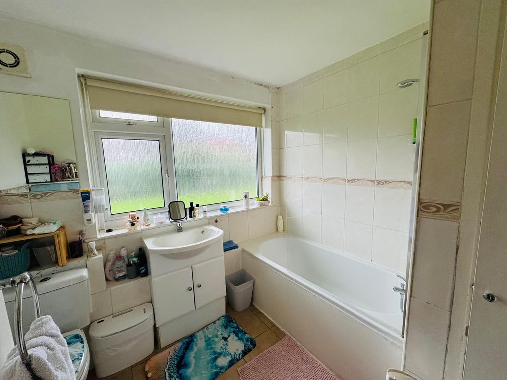 Property photo 3 of 7 Photo 2