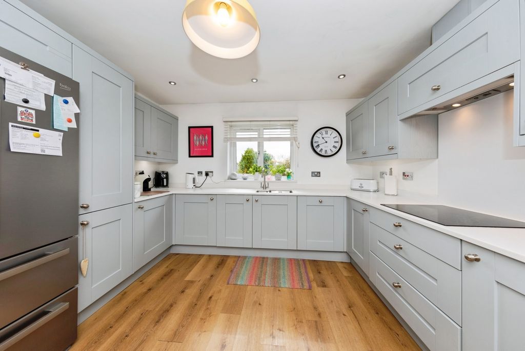 Property photo 3 of 26 Pbox-Img.Jpg