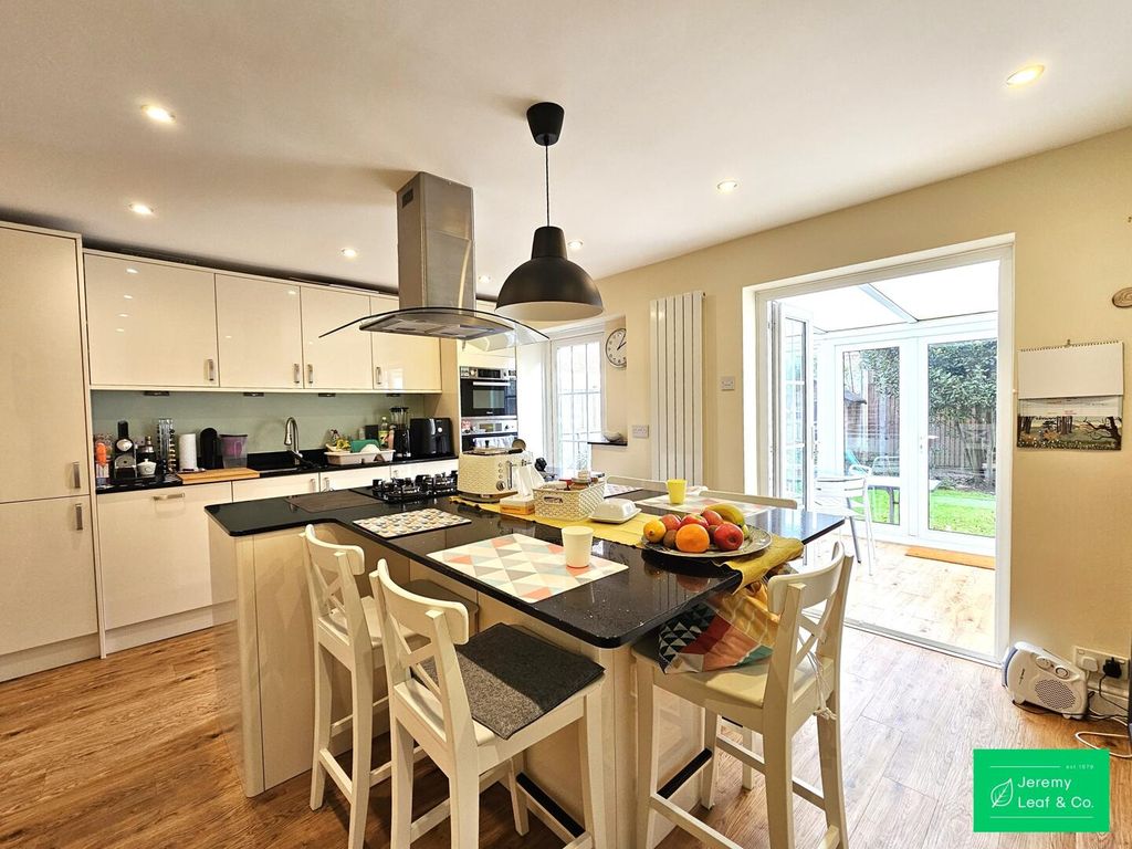 Property photo 3 of 17 Kitchen