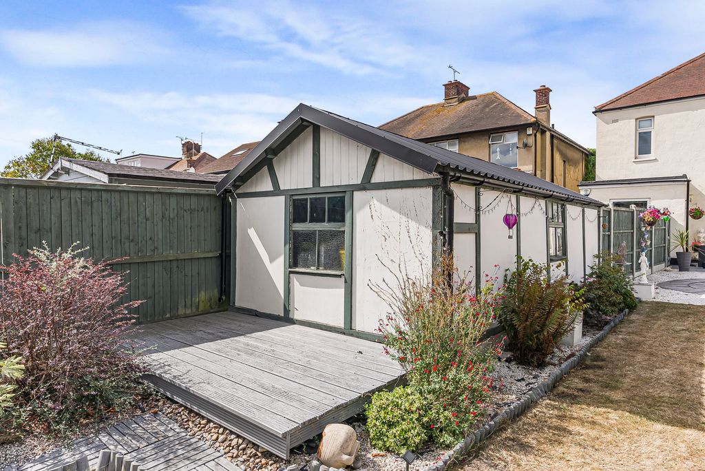 Property photo 3 of 33