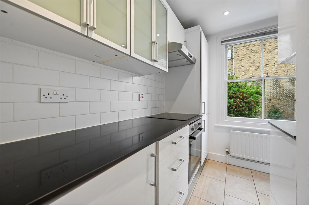 Property photo 3 of 8 Sulgrave Road