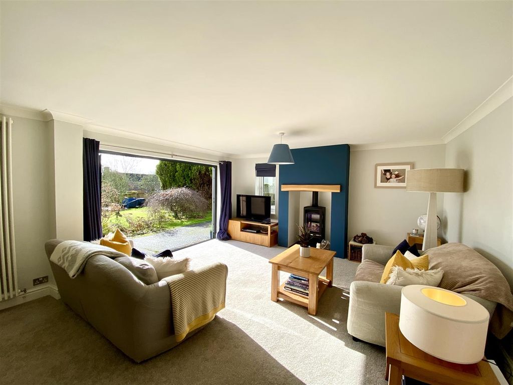 Property photo 3 of 27 Sitting Room