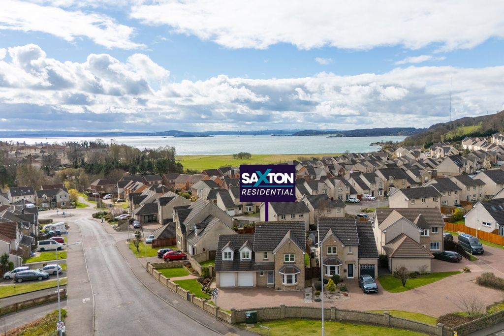 Property photo 2 of 38