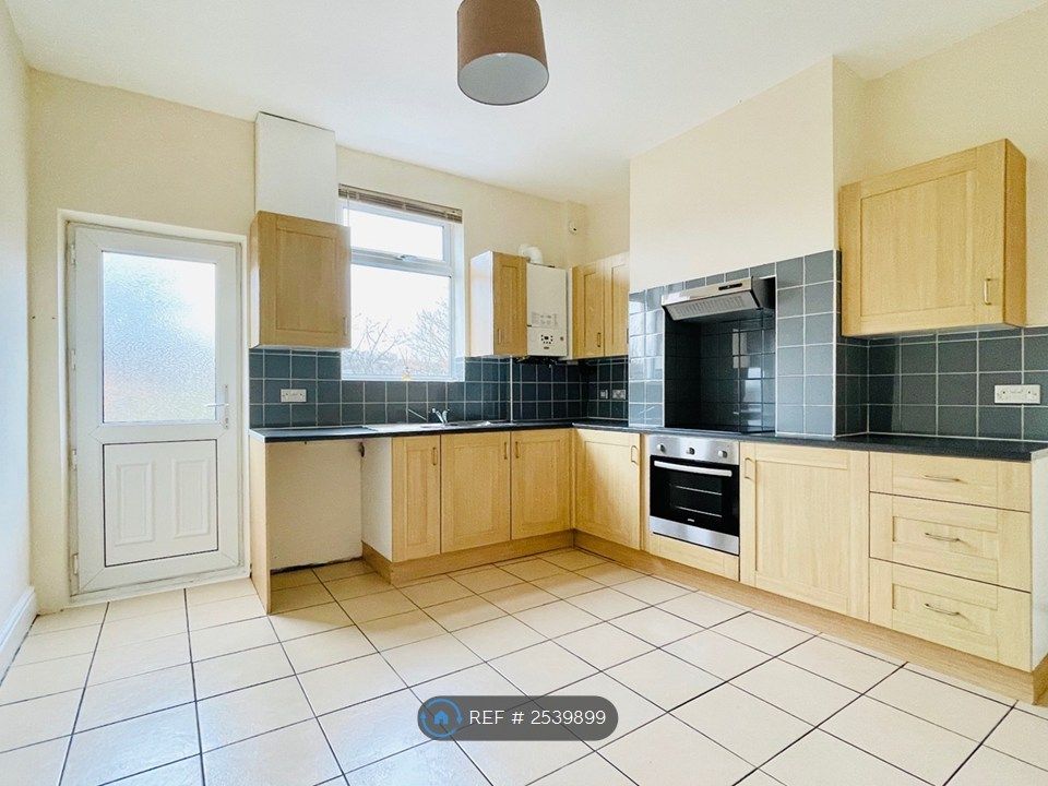 Property photo 2 of 6 Kitchen