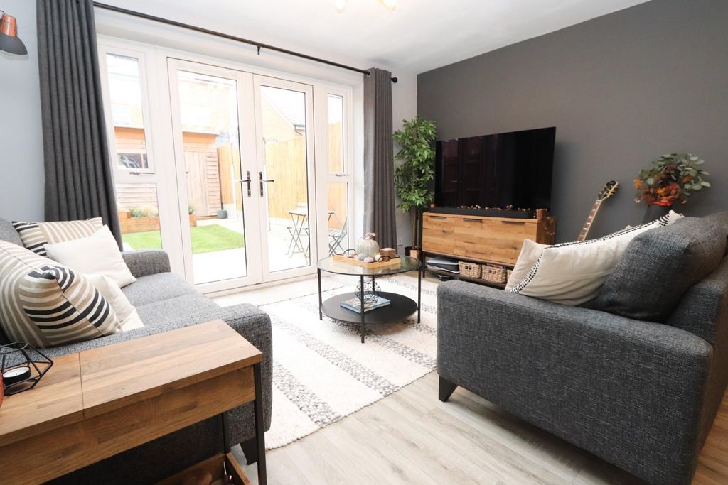 Property photo 2 of 21