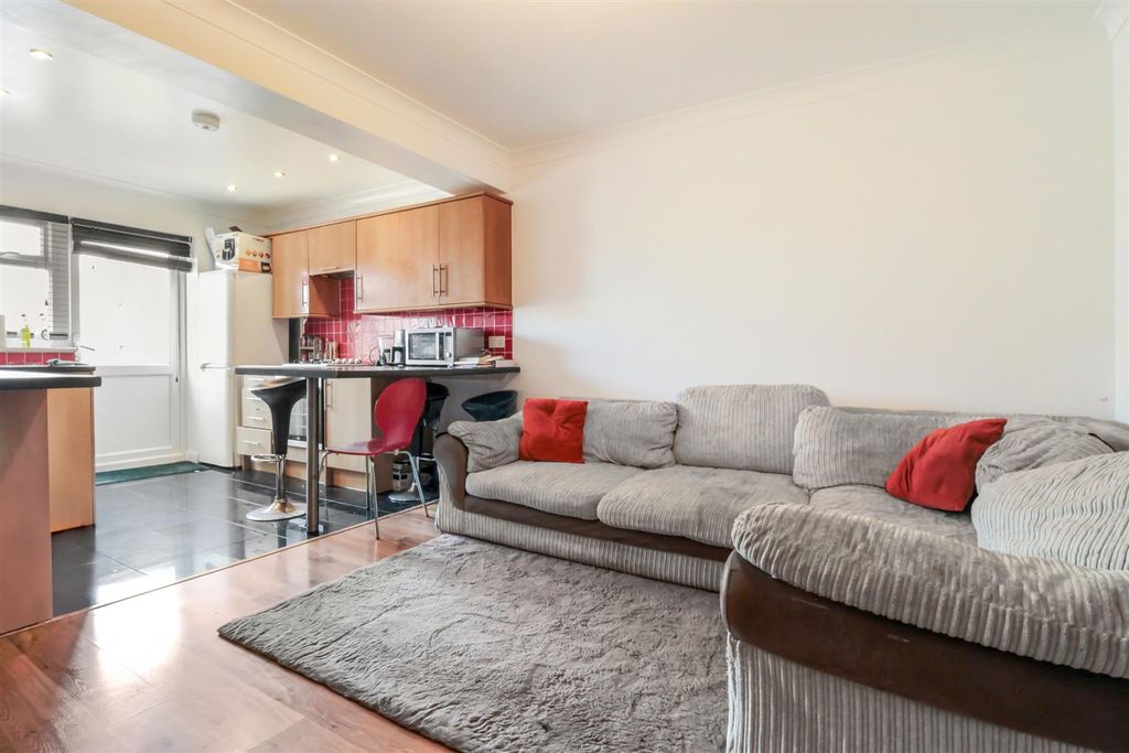 Property photo 3 of 18 South Farm Road 148A-009.Jpg