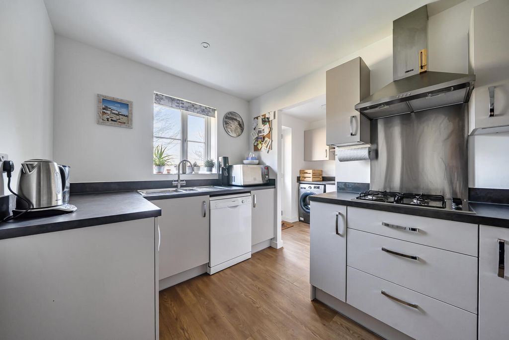 Property photo 3 of 16 Kitchen