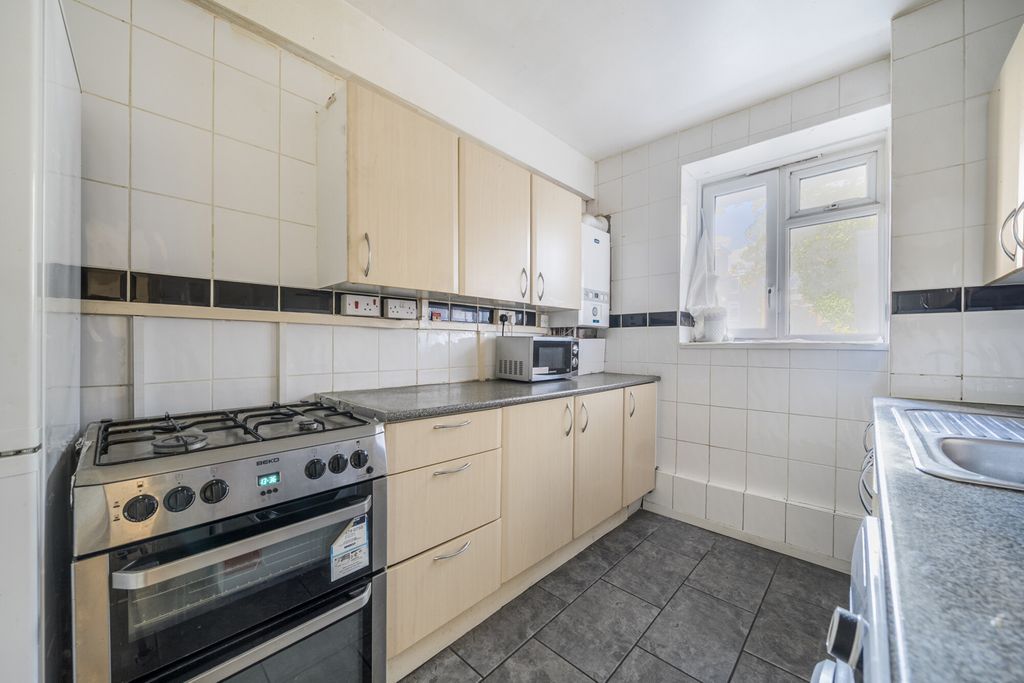 Property photo 2 of 17 Kitchen