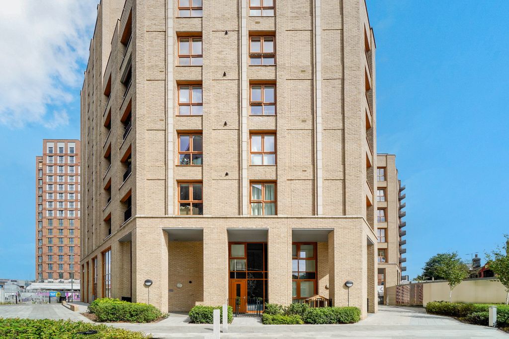 Property photo 1 of 2