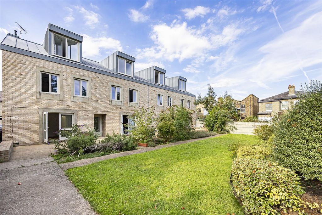 Property photo 2 of 13 12