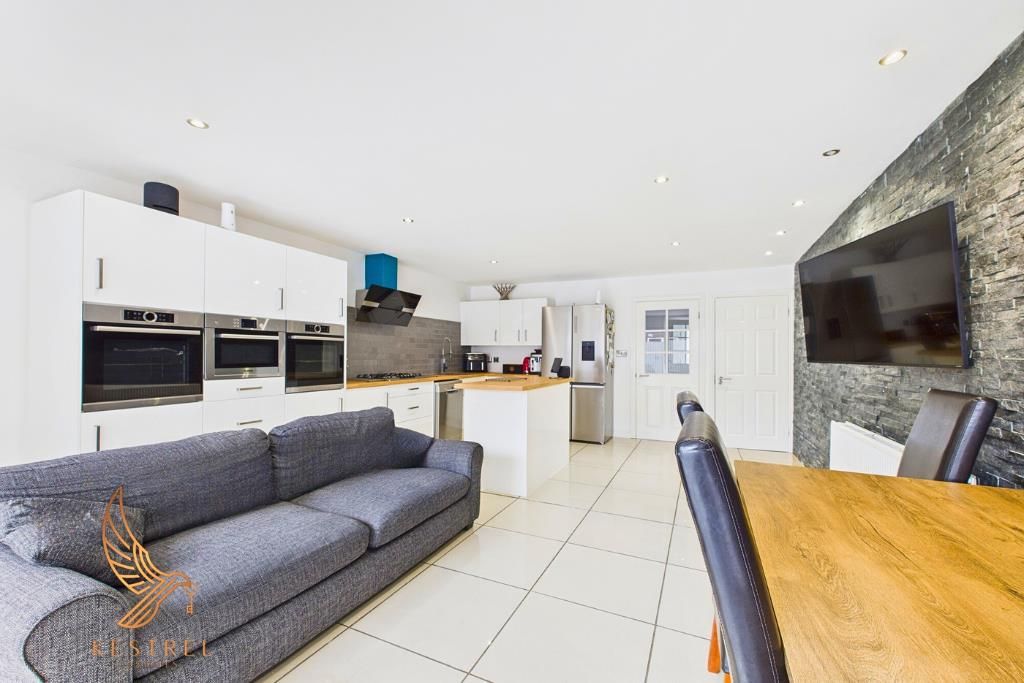 Property photo 2 of 25 5.Png