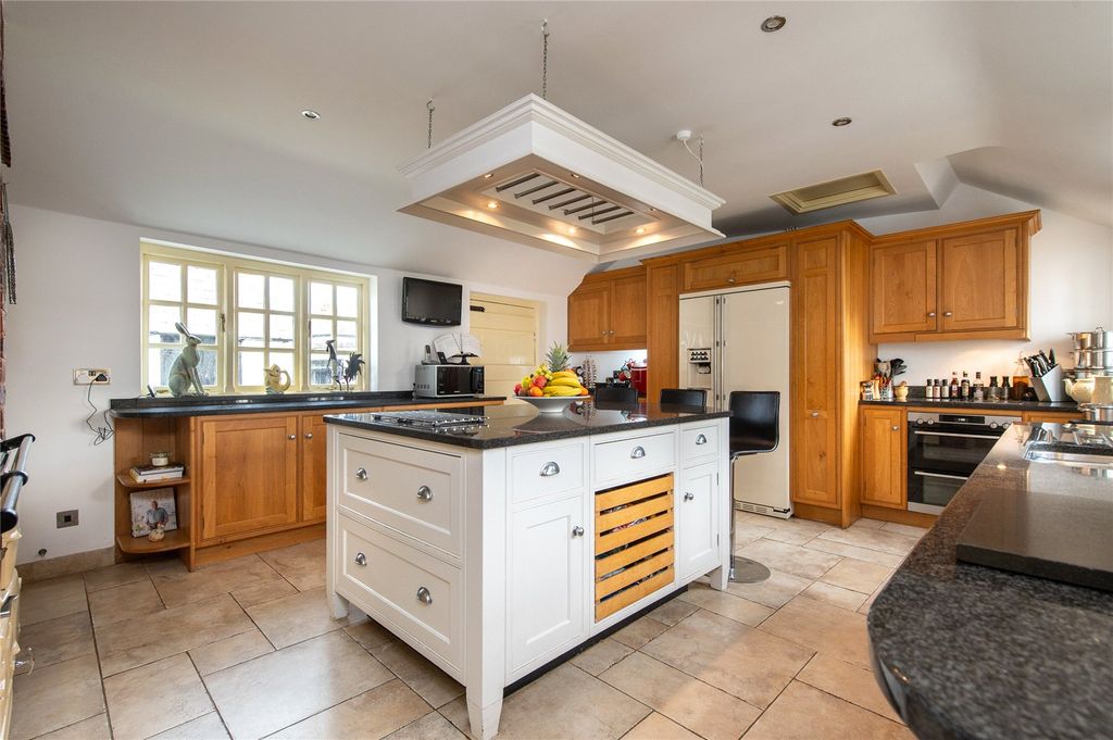 Property photo 2 of 31 Kitchen