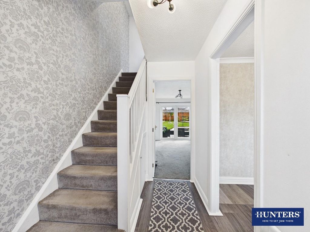 Property photo 2 of 21 Entrance Hall