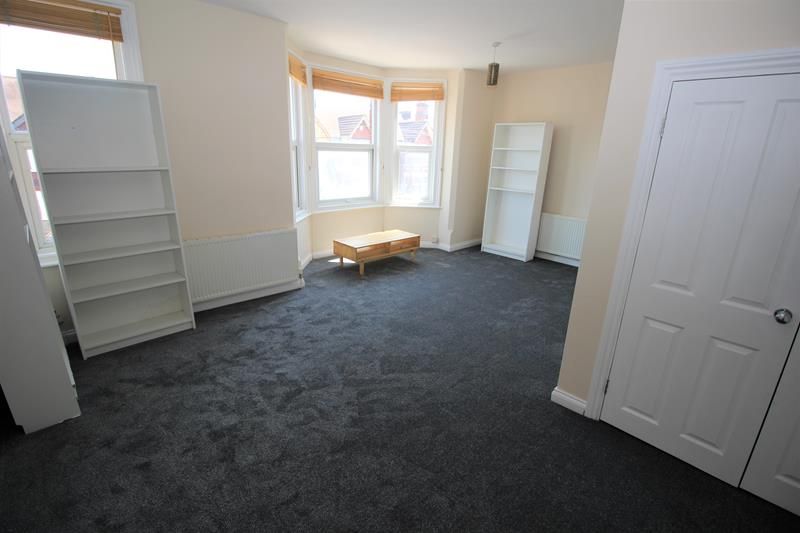 Property photo 3 of 6 Lounge1