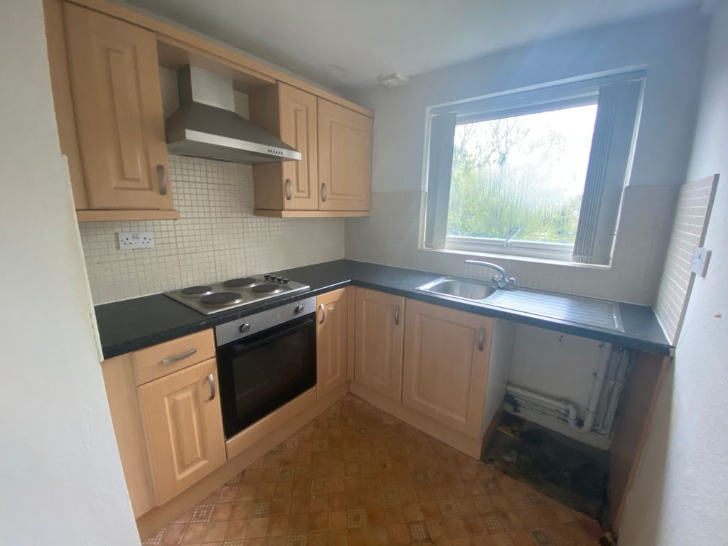 Property photo 2 of 6 Kitchen