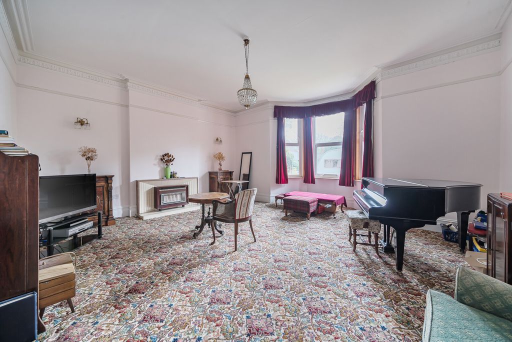 Property photo 3 of 18 1401474-13-696919...