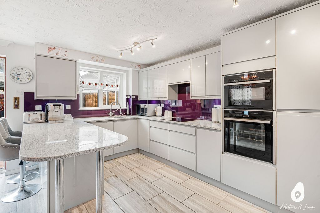 Property photo 2 of 22 5673222