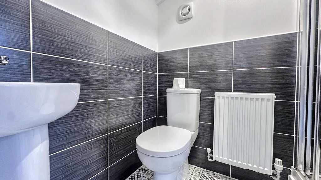 Property photo 3 of 10 Lrleikfxp0Id7_Kcb9x0Og