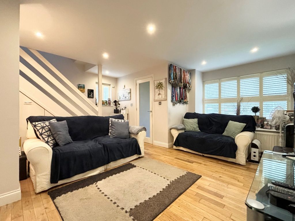 Property photo 1 of 15 Photo 7