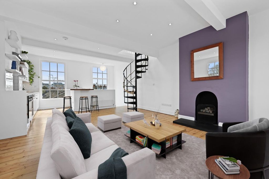 Property photo 2 of 9 Aldensley Road - Reception