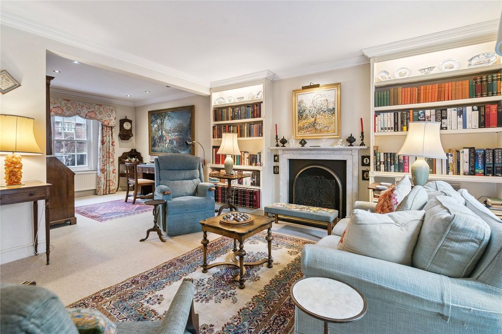 Property photo 3 of 17 Sitting / Study Area