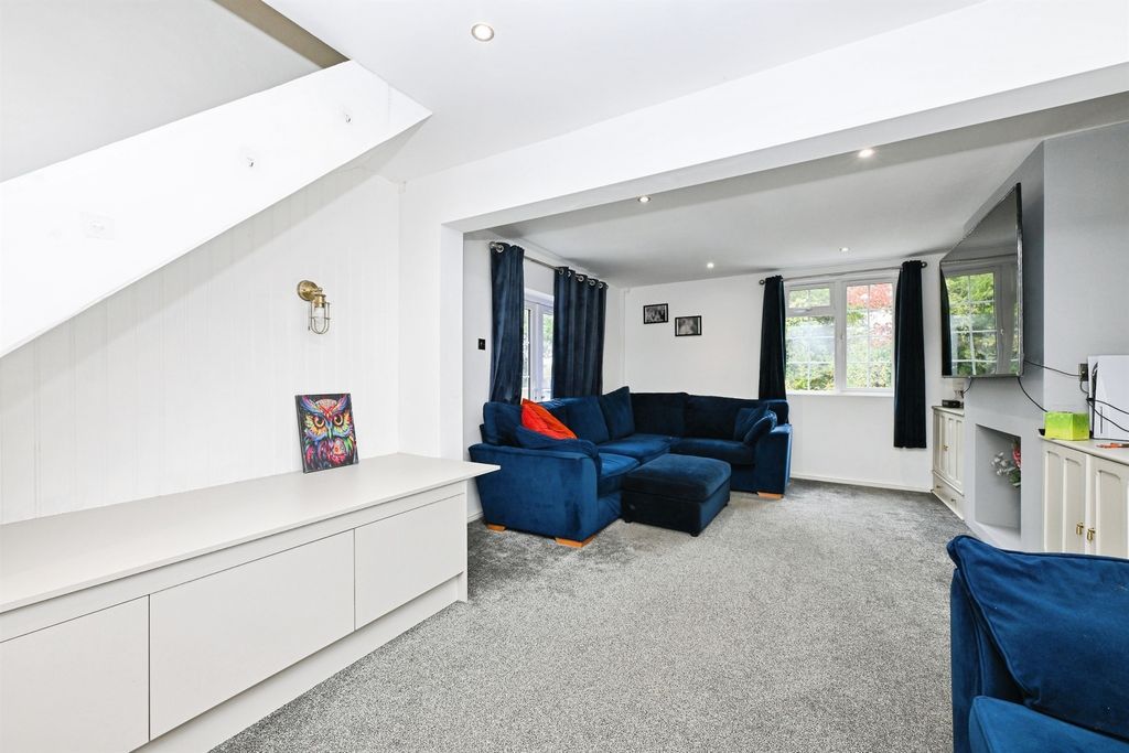 Property photo 2 of 23