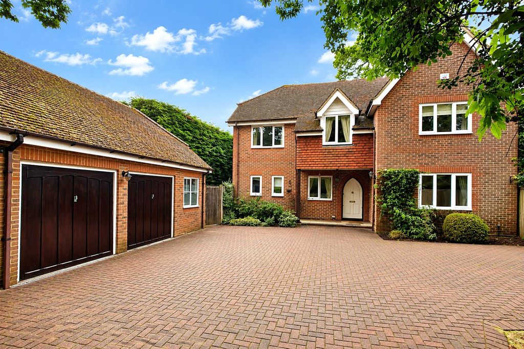 Property photo 1 of 11 Picture No. 24