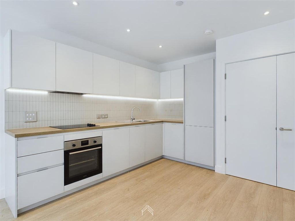 Property photo 3 of 10 Cam01353G0-Pr0076-Still006.Jpg