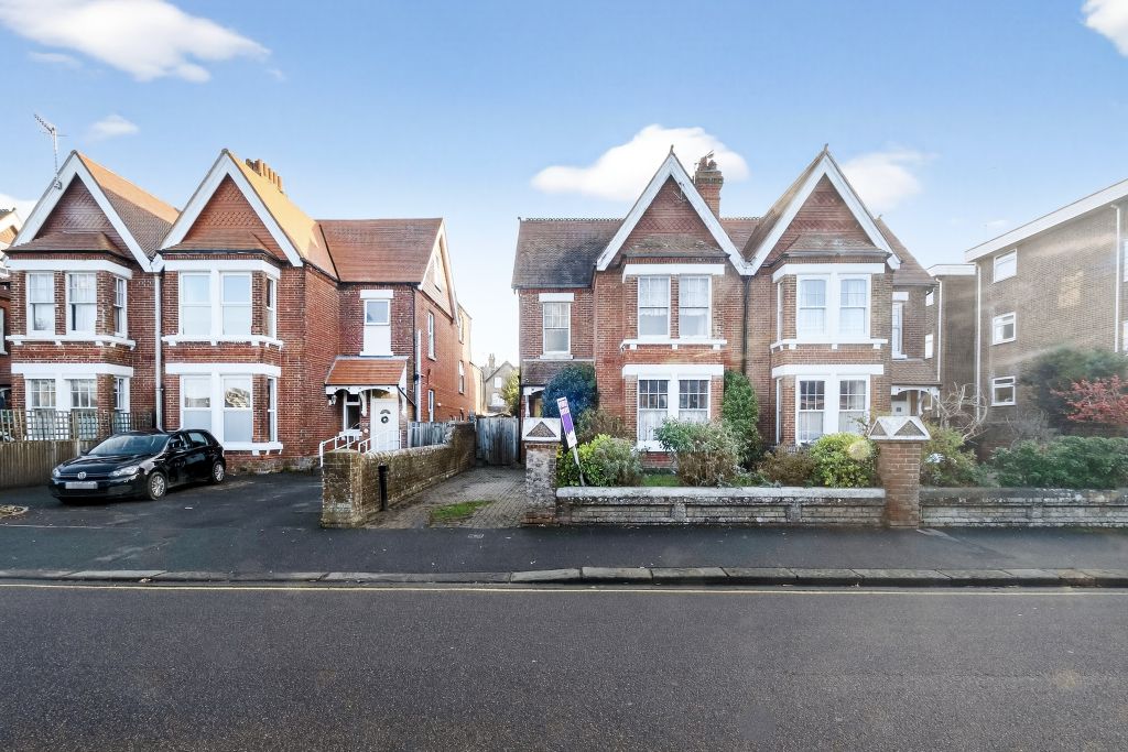 Property photo 2 of 33