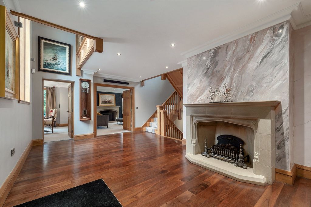 Property photo 3 of 22 Hallway