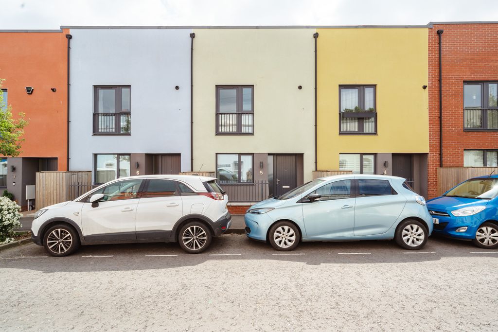 Property photo 3 of 16 1