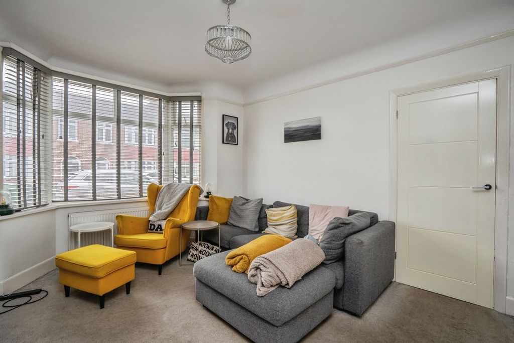 Property photo 3 of 17 Photo