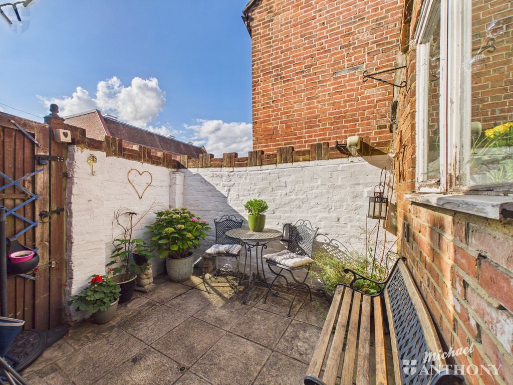 Property photo 3 of 10 Cam03218G0-Pr1142-Still011