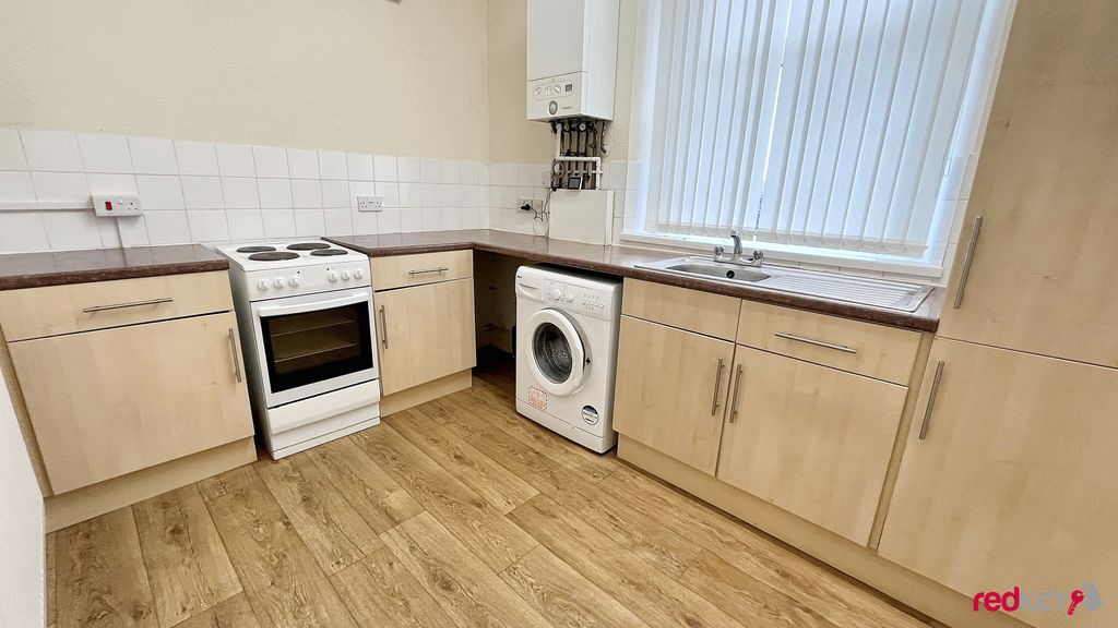 Property photo 3 of 6 Kitchen