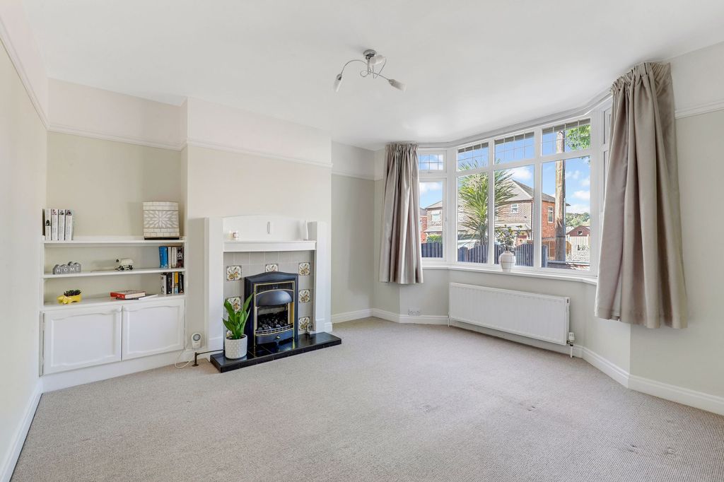 Property photo 2 of 17