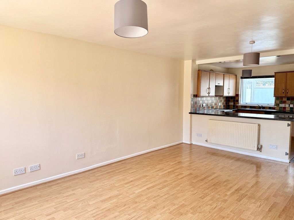 Property photo 3 of 15 Living Room