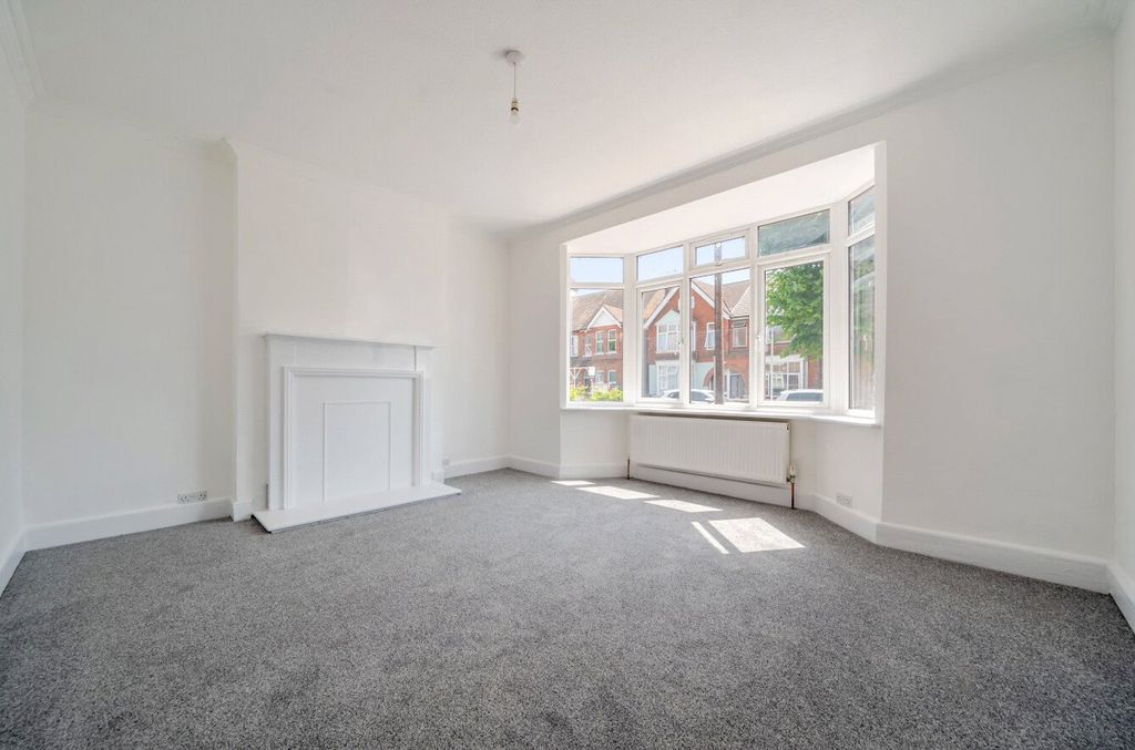 Property photo 2 of 14 1482207-11-6A396c...