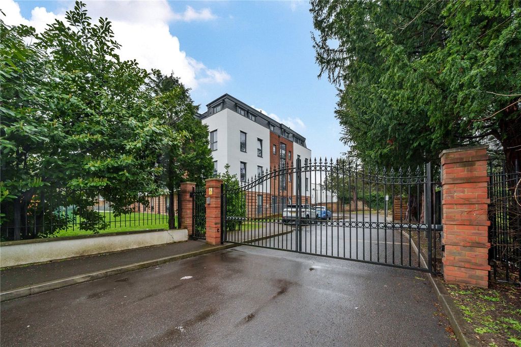 Property photo 1 of 13 Gates