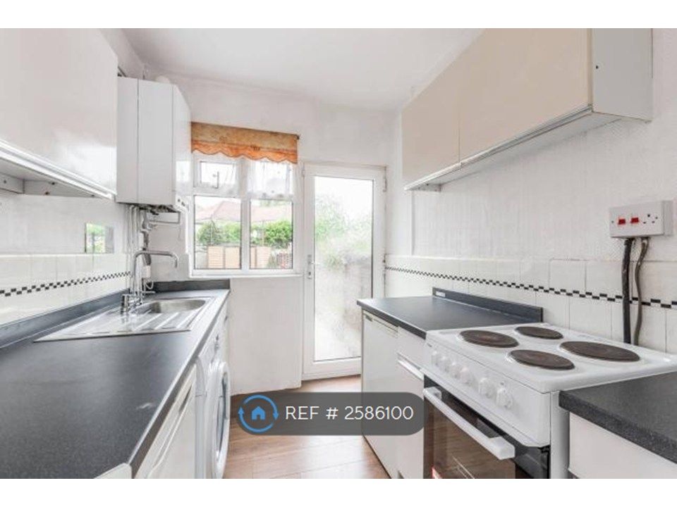 Property photo 3 of 16 Kitchen