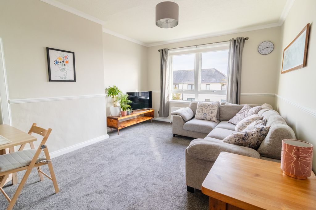 Property photo 2 of 27 Lounge