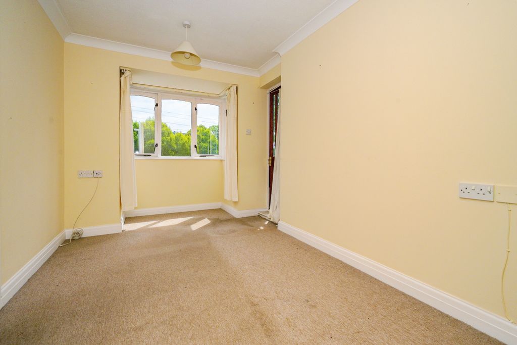 Property photo 2 of 9 Lounge