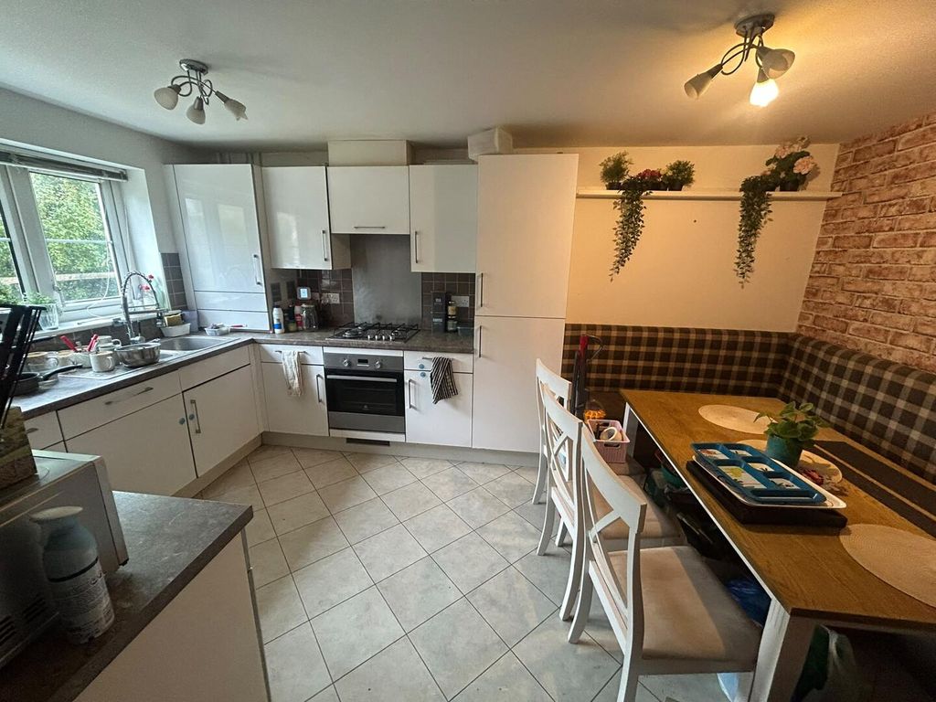 Property photo 2 of 9 Kitchen